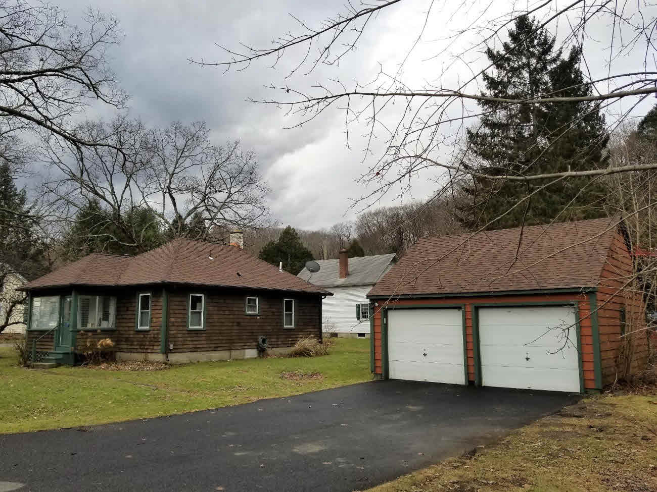 Building photograph for 52 UNDERMOUNTAIN ROAD